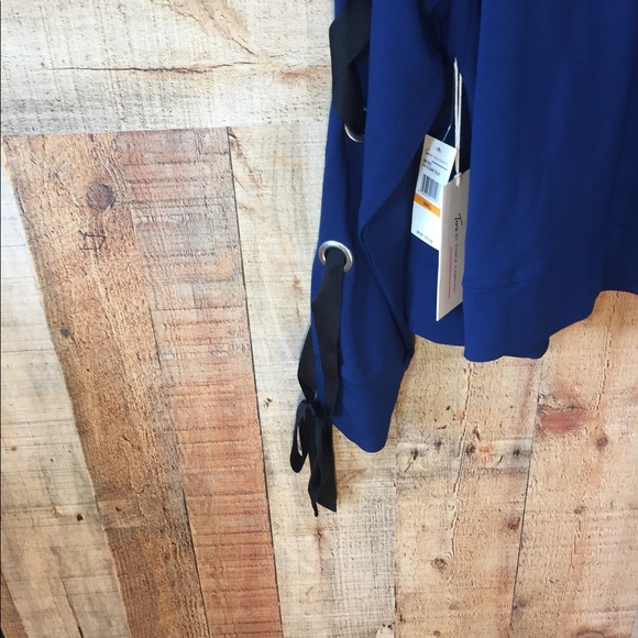 Vince Camuto Sweater - Picture 7 of 8